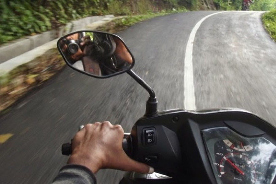 Ketahui Ini! Tips Aman Melintasi Jalan Tanjakan dan Turunan, Menggunakan Motor&nbsp;Matic