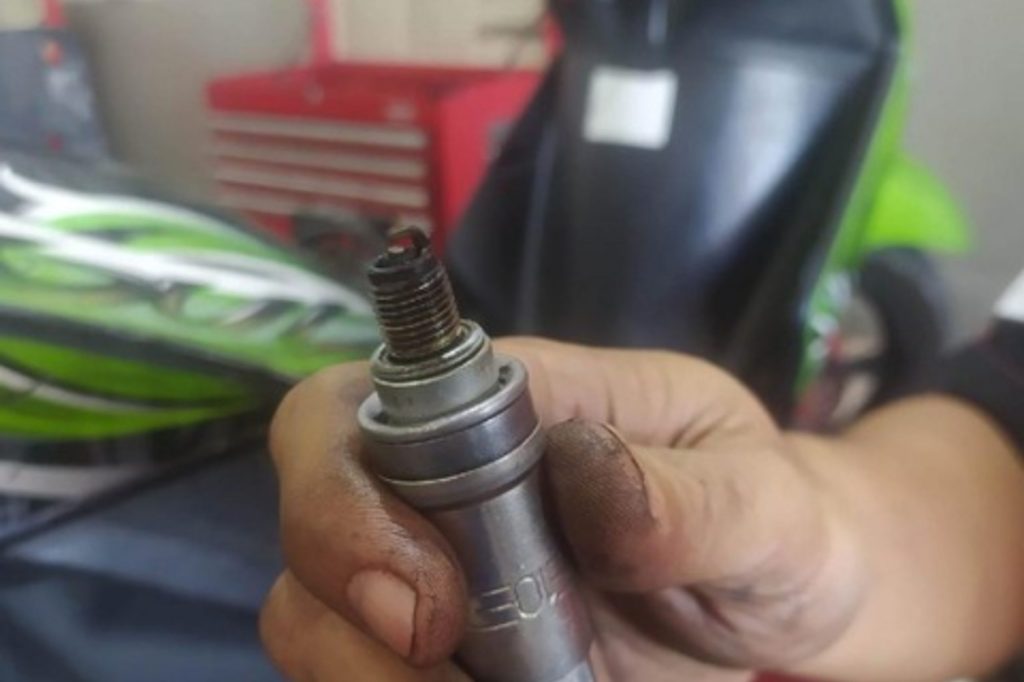 Kesalahan Umum saat Memasang Busi Motor dan Cara&nbsp;Menghindarinya