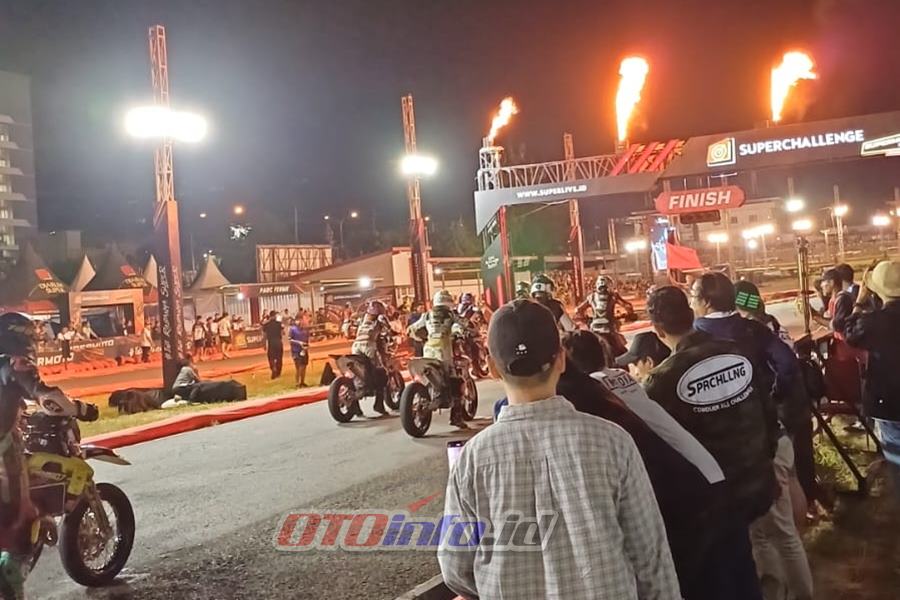 Keren ! Final Kejurnas Supermoto 2024 Hadirkan Gebrakan Baru dan Meriah, Adopsi Konsep AMA&nbsp;Supercross